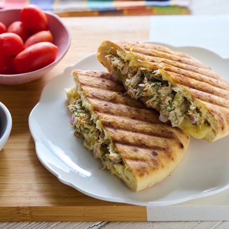 טוסט טונה בפיתה